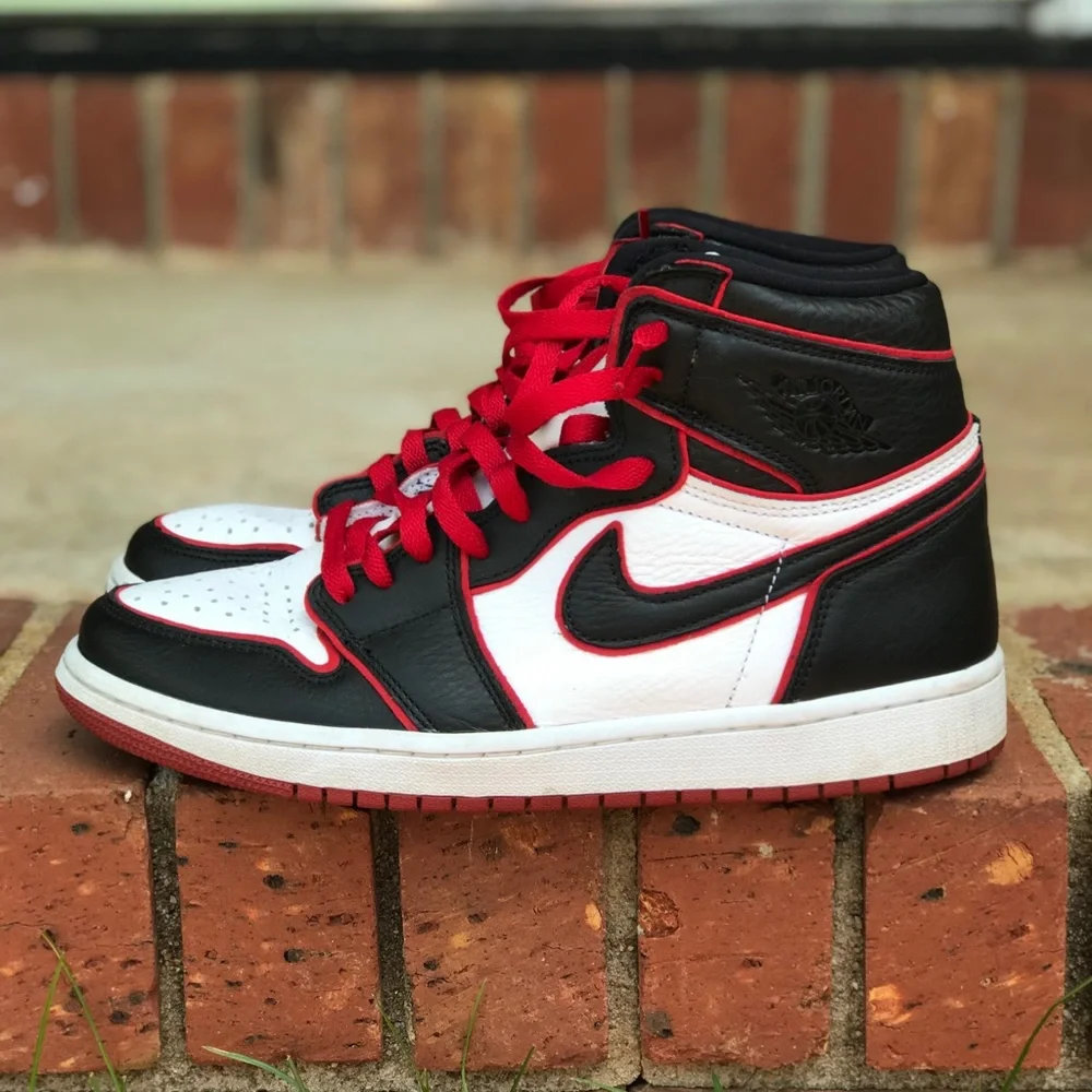 Air Jordan Retro 1 High OG Bloodline Size 8.5